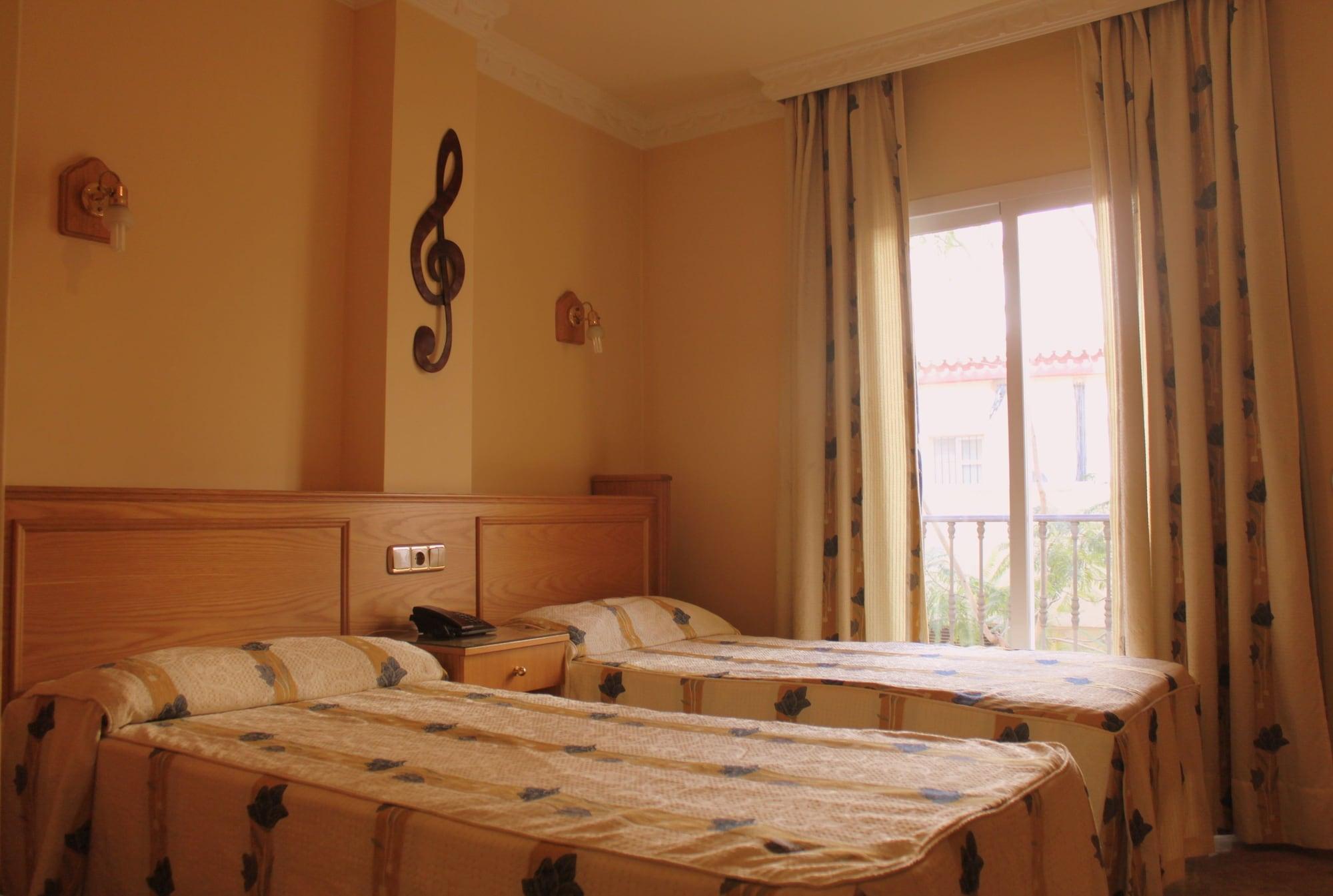 Hotel Agur Фуeнхирола Екстериор снимка
