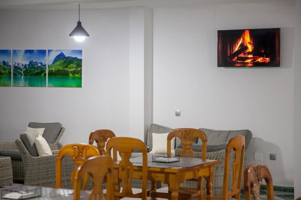 Hotel Agur Фуeнхирола Екстериор снимка