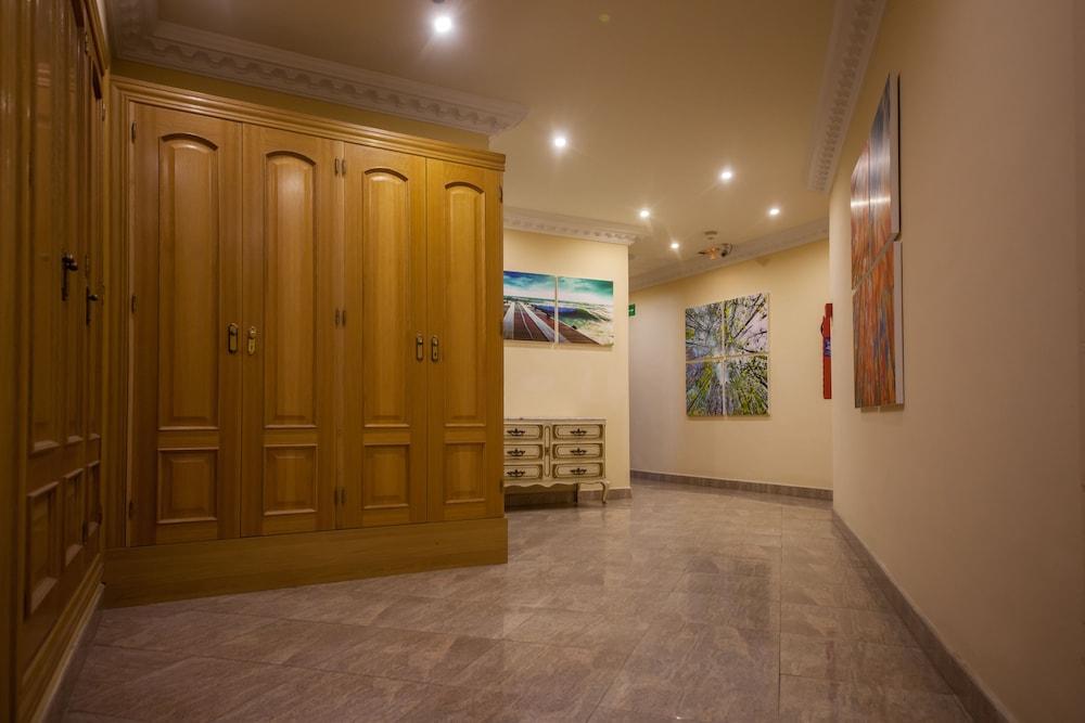 Hotel Agur Фуeнхирола Екстериор снимка