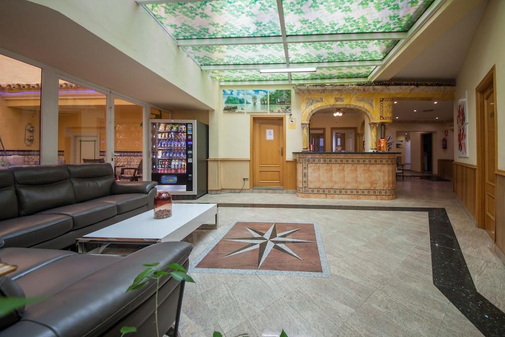 Hotel Agur Фуeнхирола Екстериор снимка