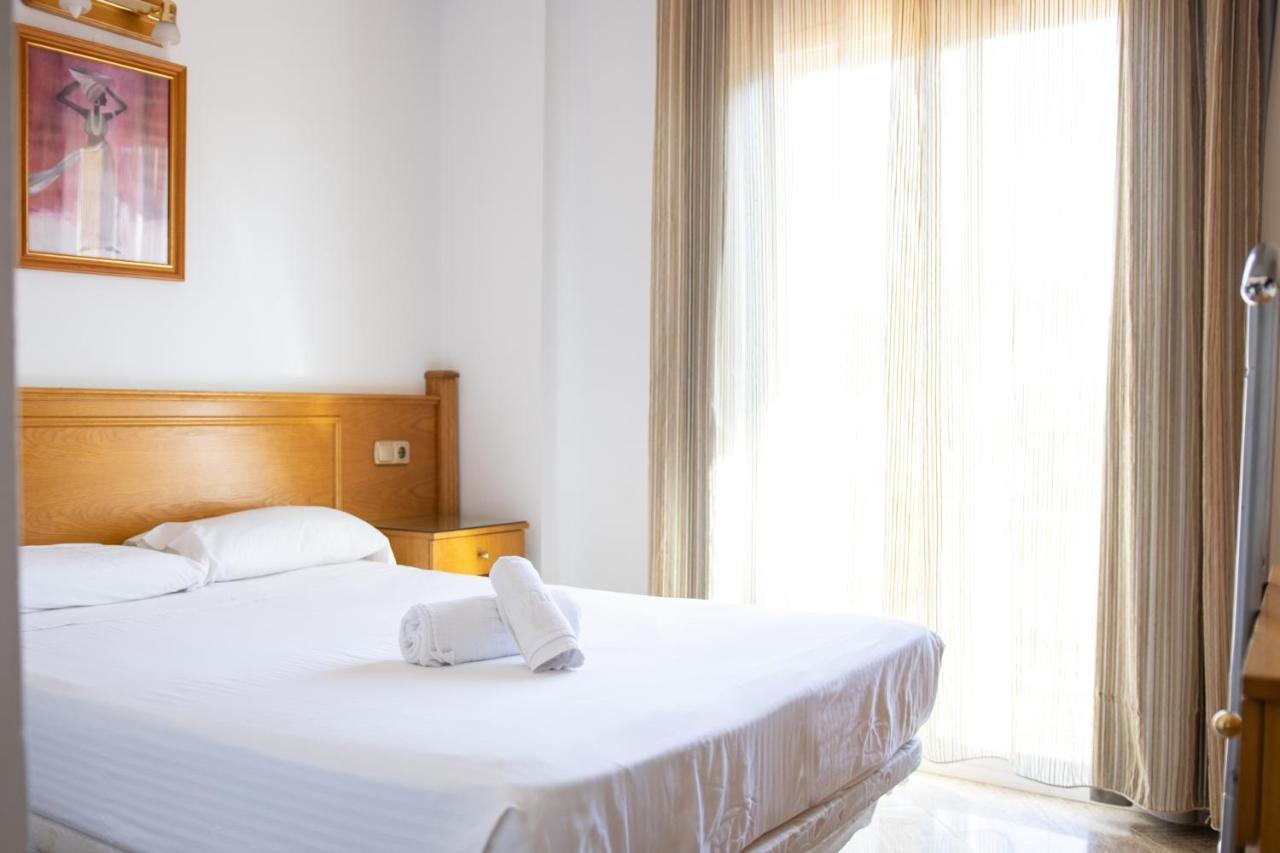 Hotel Agur Фуeнхирола Екстериор снимка