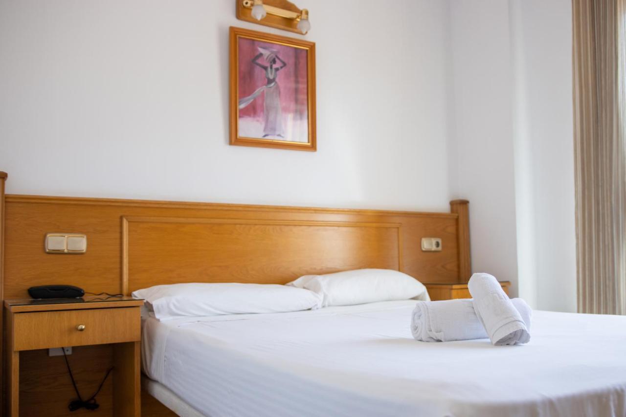Hotel Agur Фуeнхирола Екстериор снимка