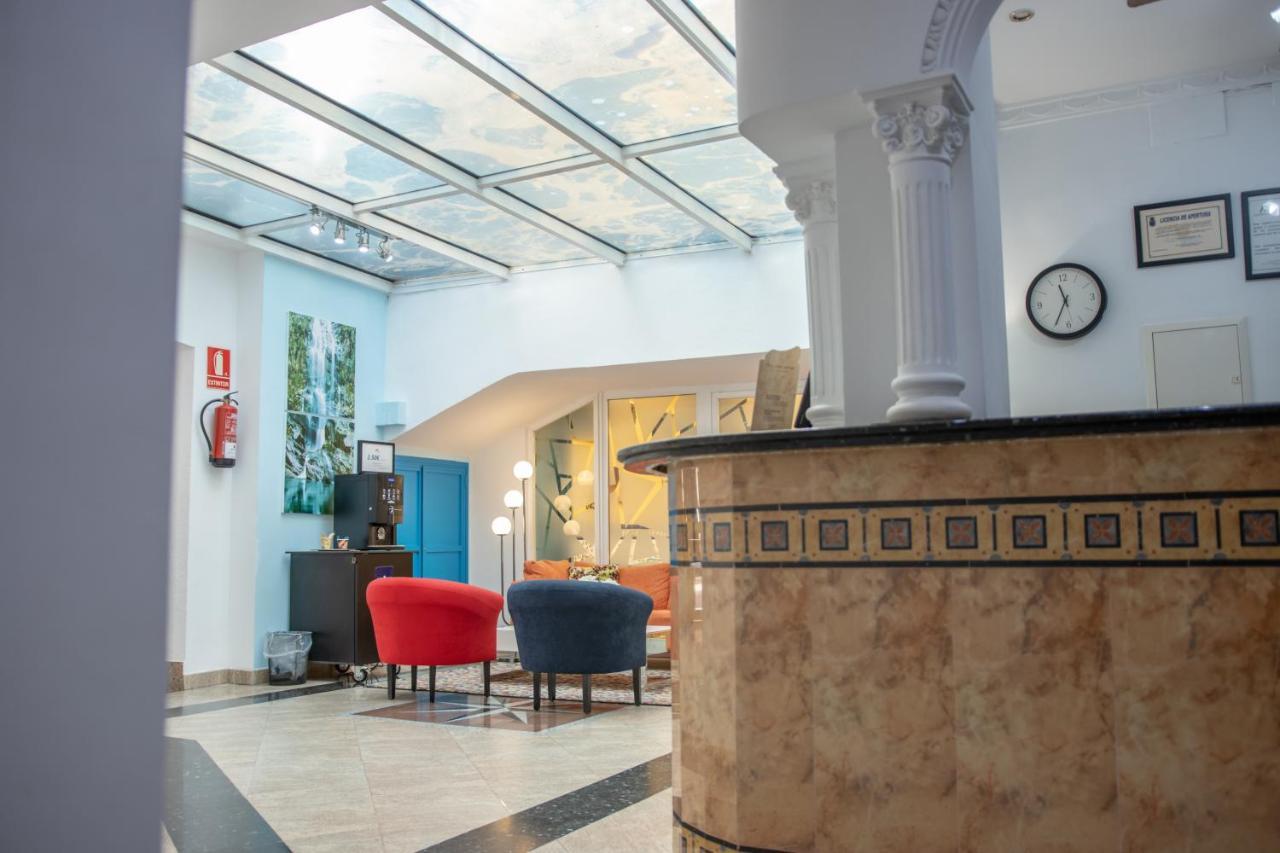 Hotel Agur Фуeнхирола Екстериор снимка