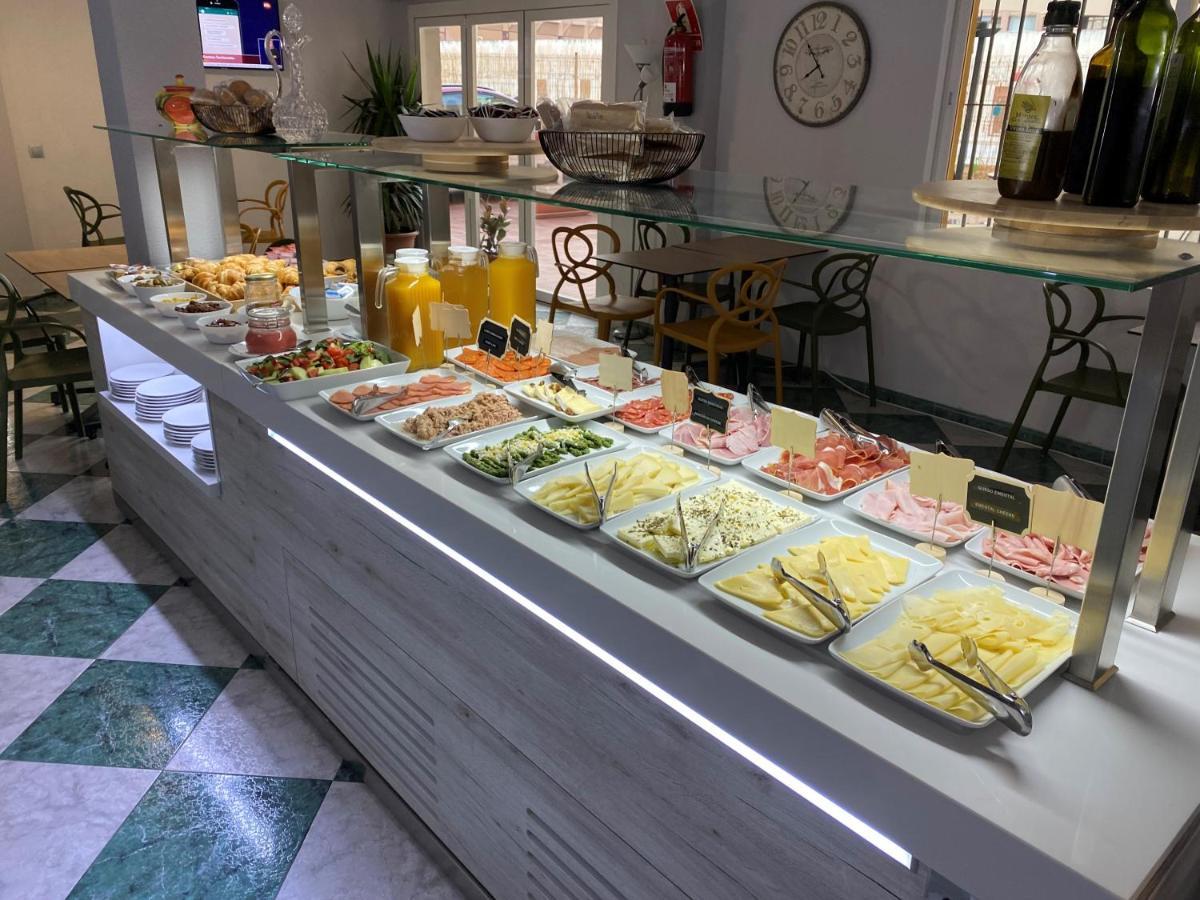 Hotel Agur Фуeнхирола Екстериор снимка