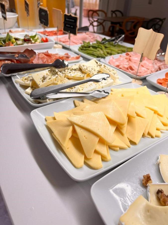 Hotel Agur Фуeнхирола Екстериор снимка