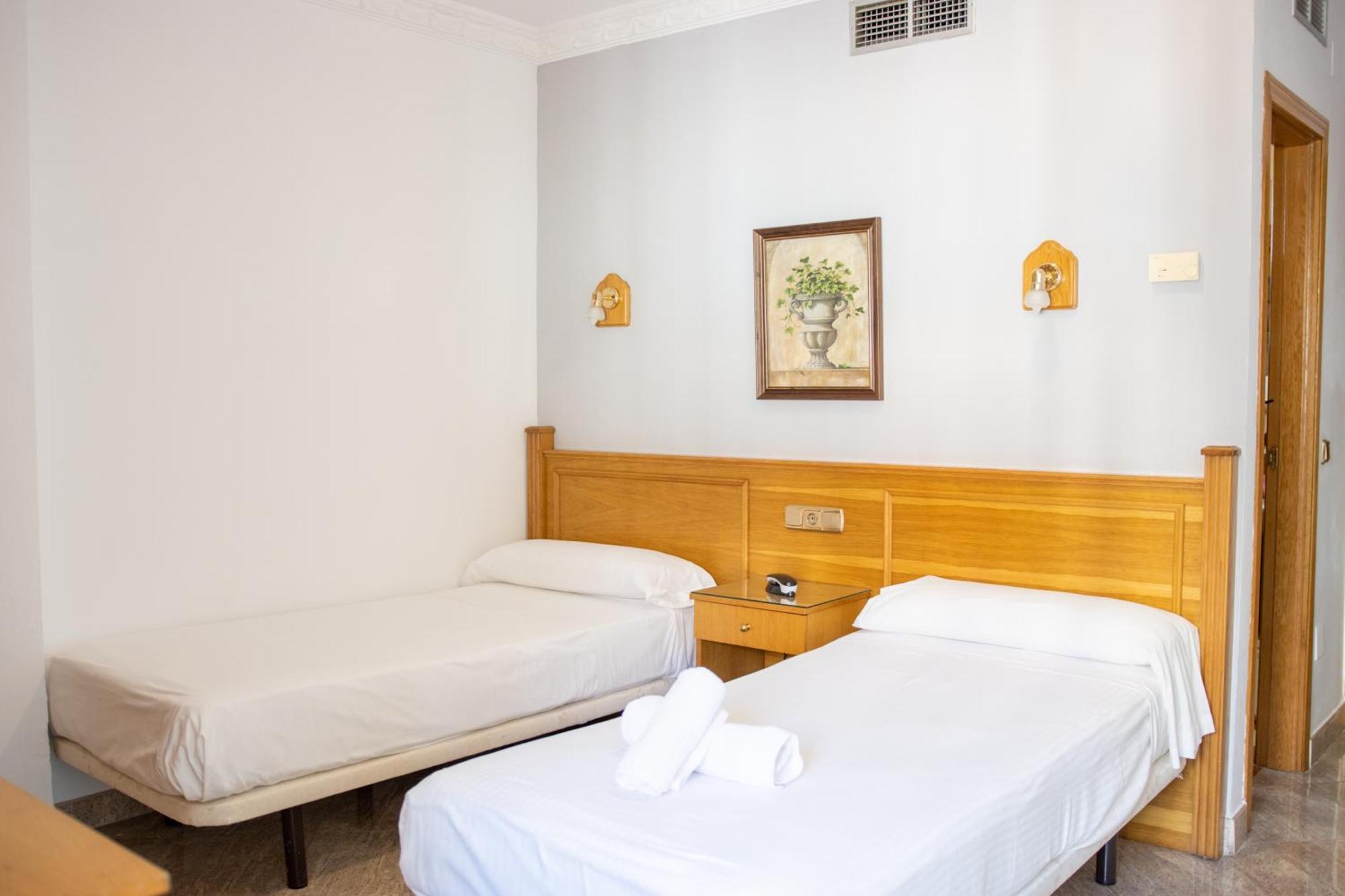 Hotel Agur Фуeнхирола Екстериор снимка