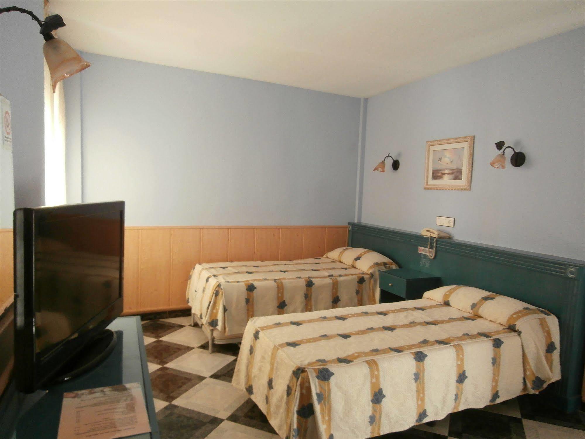 Hotel Agur Фуeнхирола Екстериор снимка