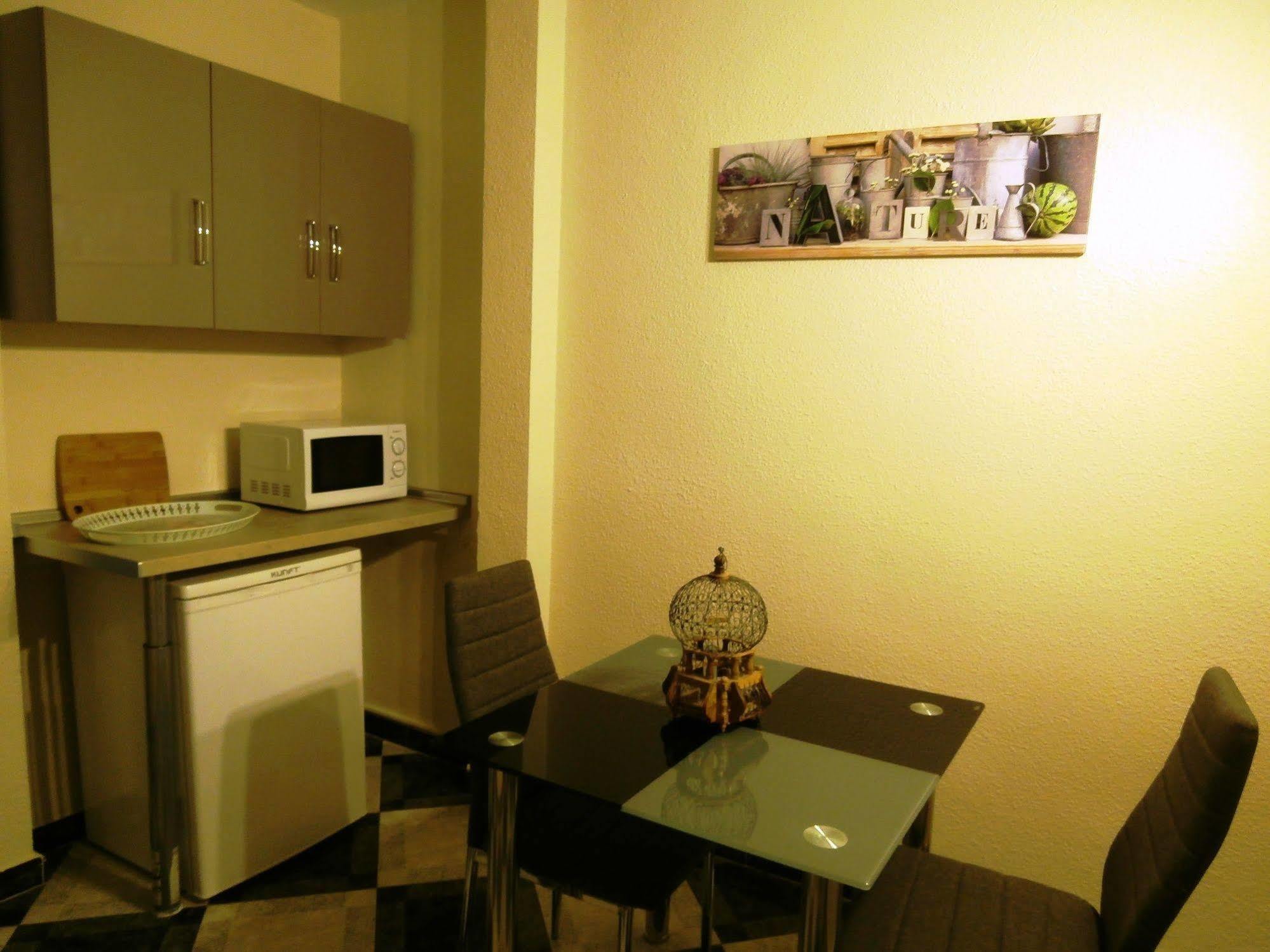 Hotel Agur Фуeнхирола Екстериор снимка